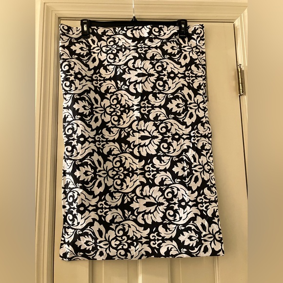 Pottery Barn Teen Full Bed Duvet Cover, 6 Set Pillow Shams Set,Bedskirt 18” drop - Picture 11 of 12